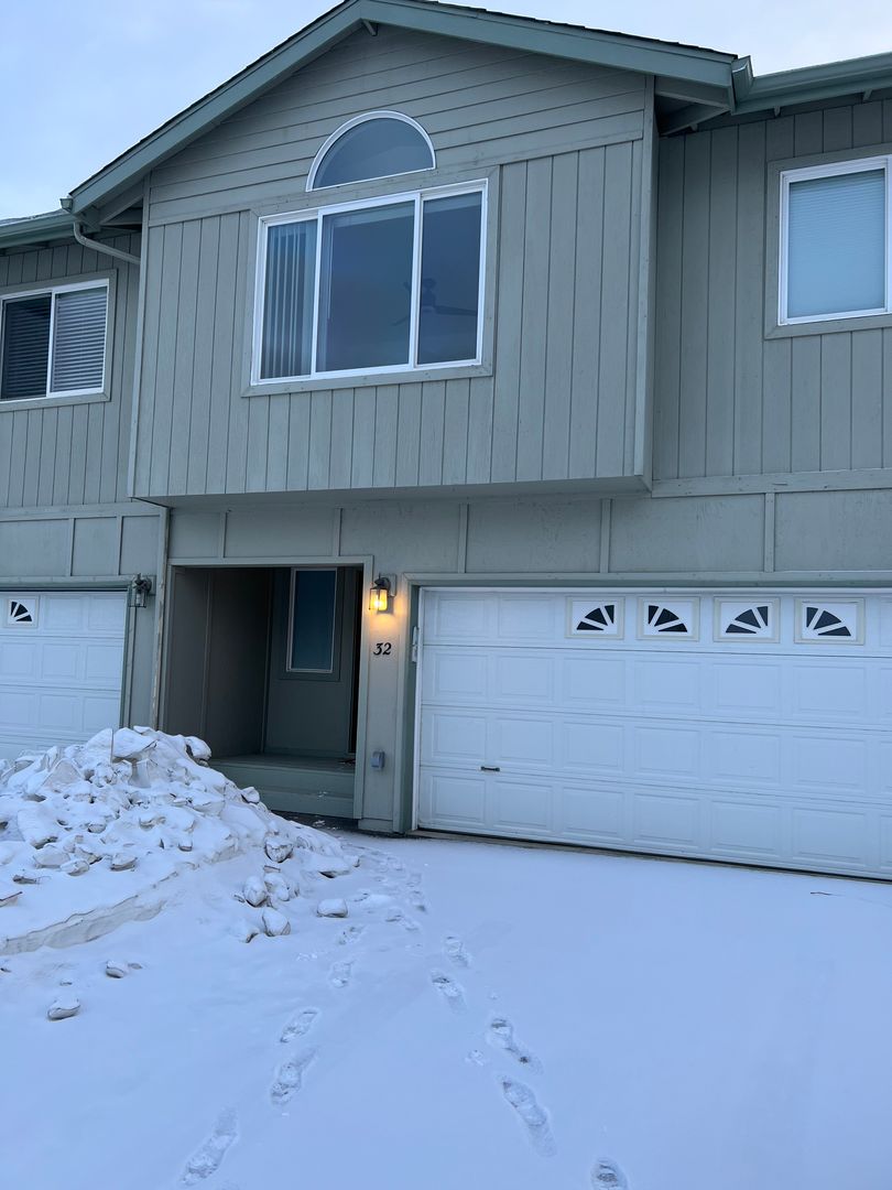 Wasilla House: 401 S Wasilla Street #32