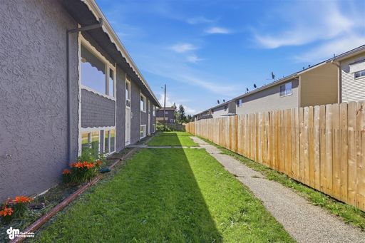 The Single-Family Alternative: 4BD/2BA Triplex Unit with Modern Comforts – photo 1