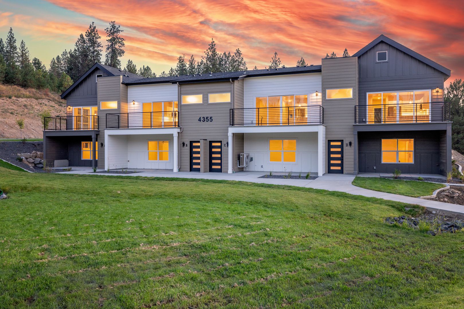 Spokane Townhome: 4408 N Dapple St.