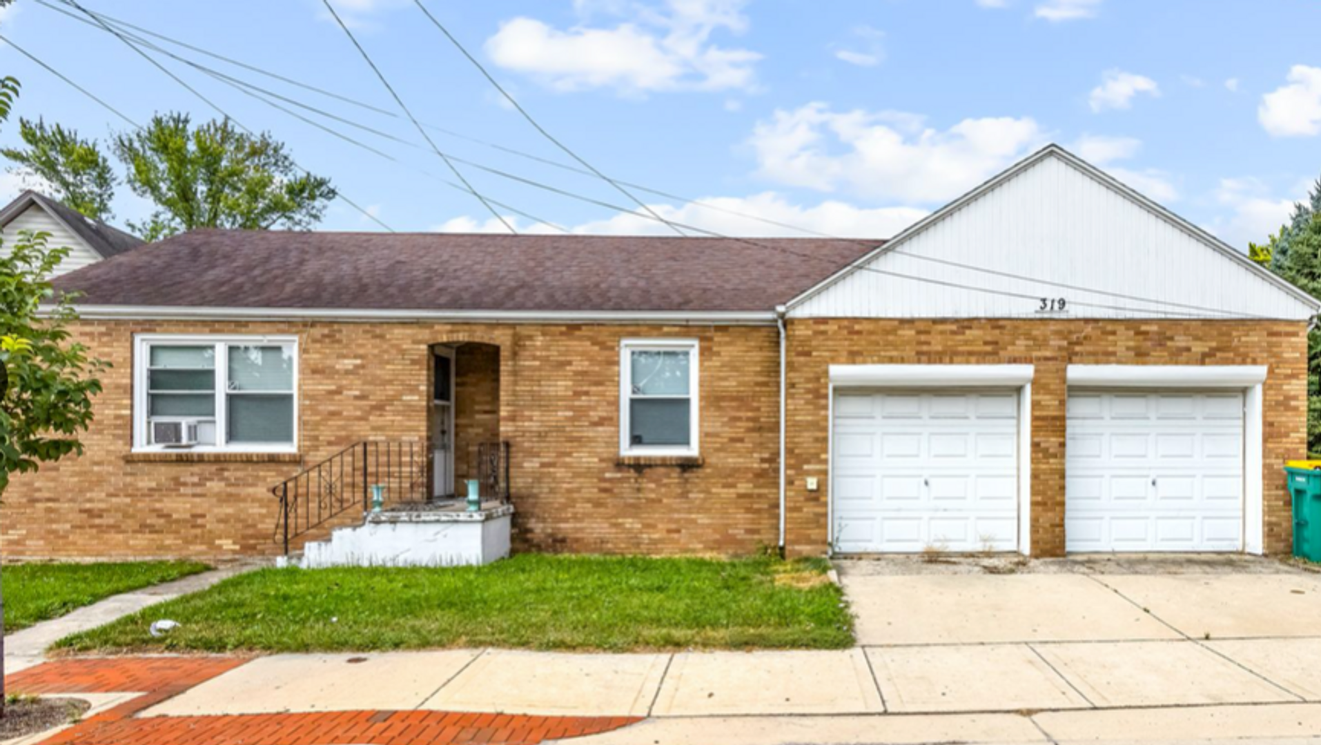 Joliet House: 319 N Center St.