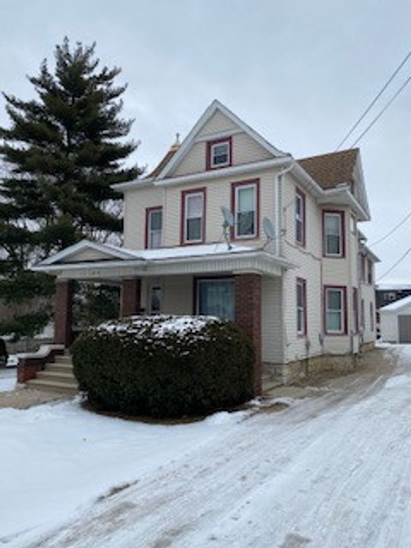 Lockport Apartment: 818 Madison