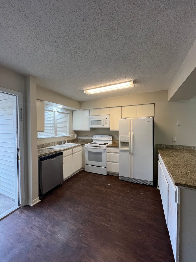 St Marys Apartment: 000 Inlet Reach Circle