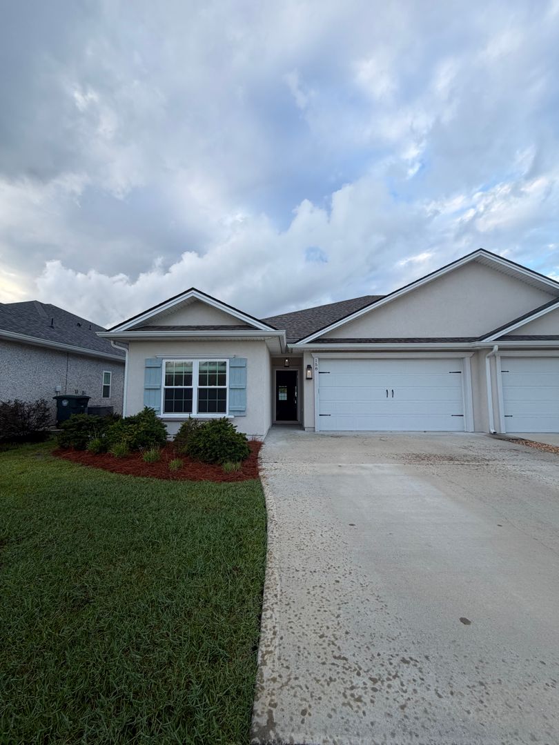 Kingsland Apartment: 158 The Villas Way
