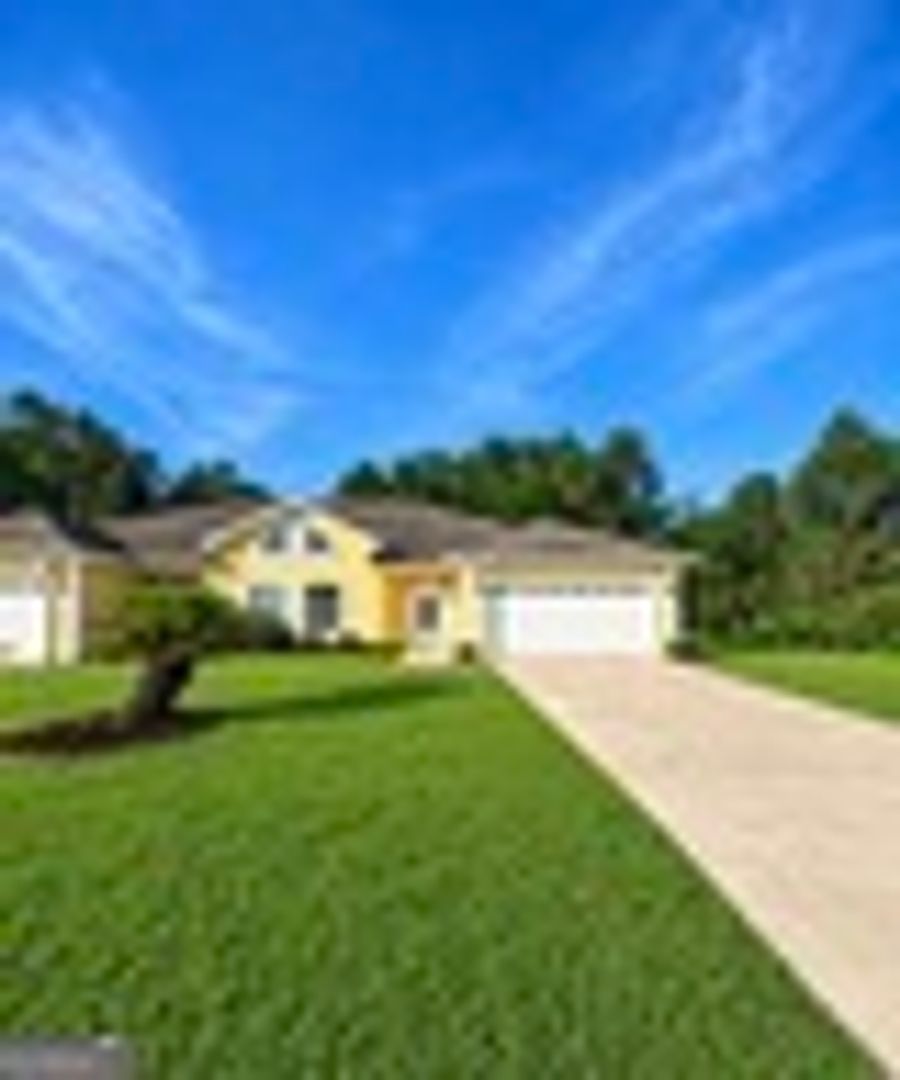 Kingsland Apartment: 200 Royal Palms Ave