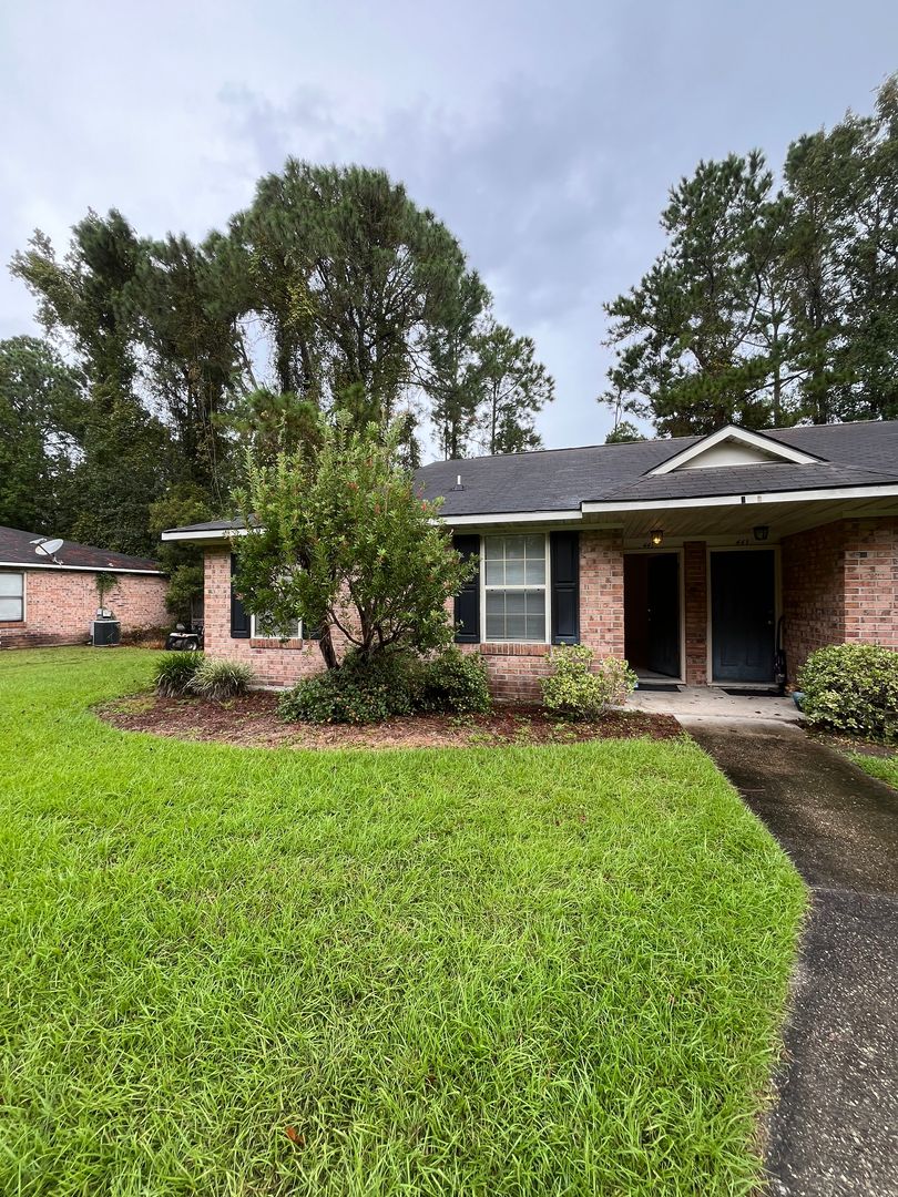 St Marys Apartment: 441 Admirals Walk Dr