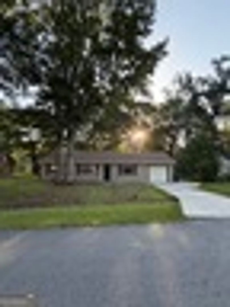 Kingsland House: 107 Pineneedle Court