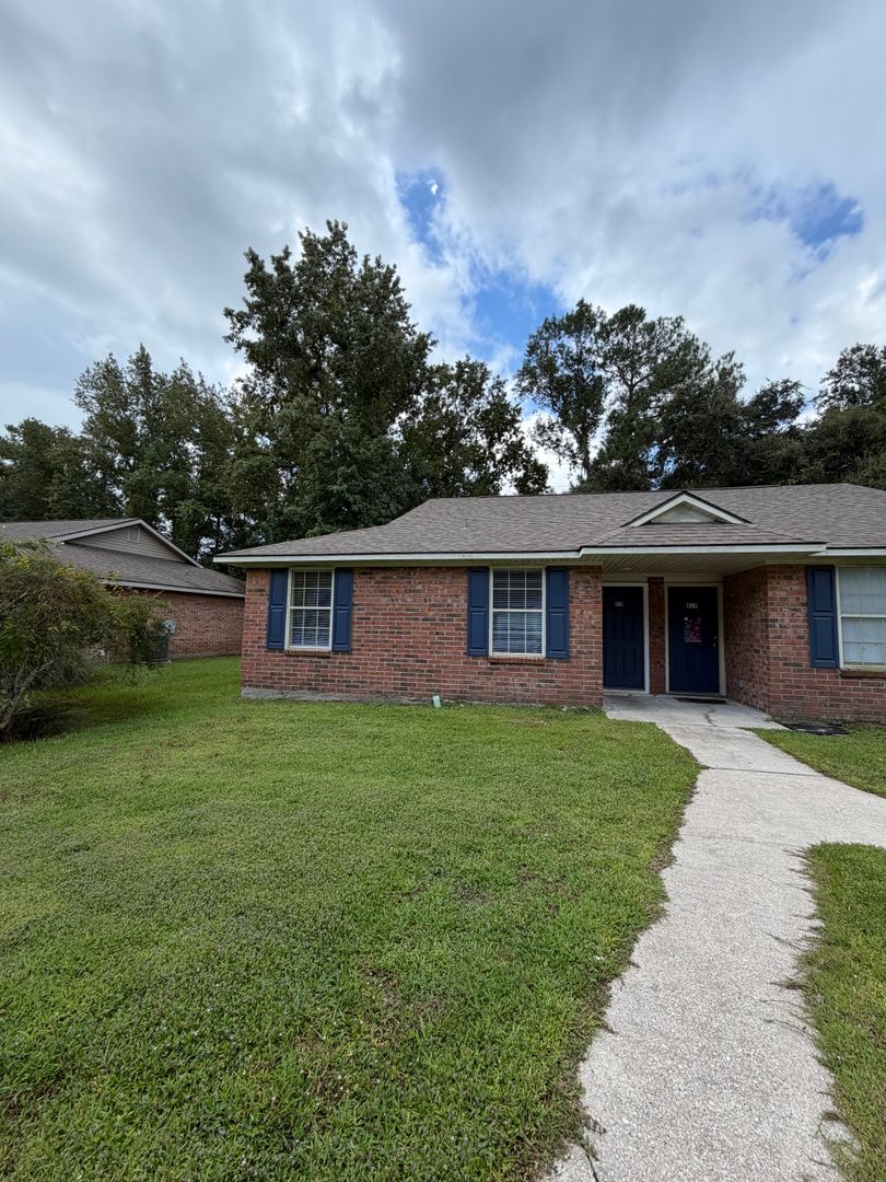 St Marys Apartment: 412/414 Admirals Walk Dr