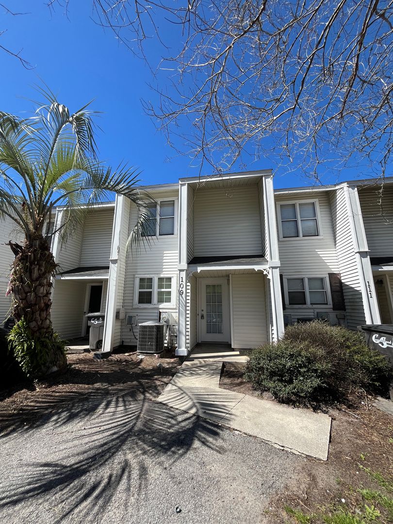 St Marys Apartment: 000 Inlet Reach Circle