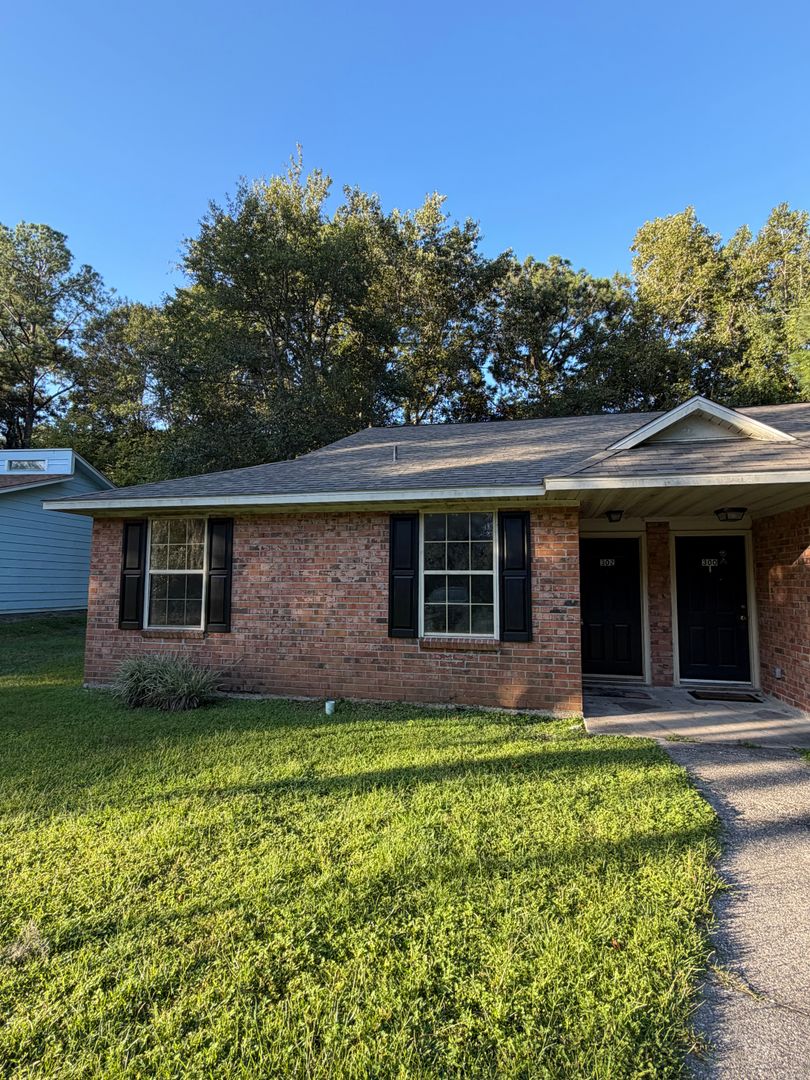 St Marys Apartment: 302 Admirals Walk Dr