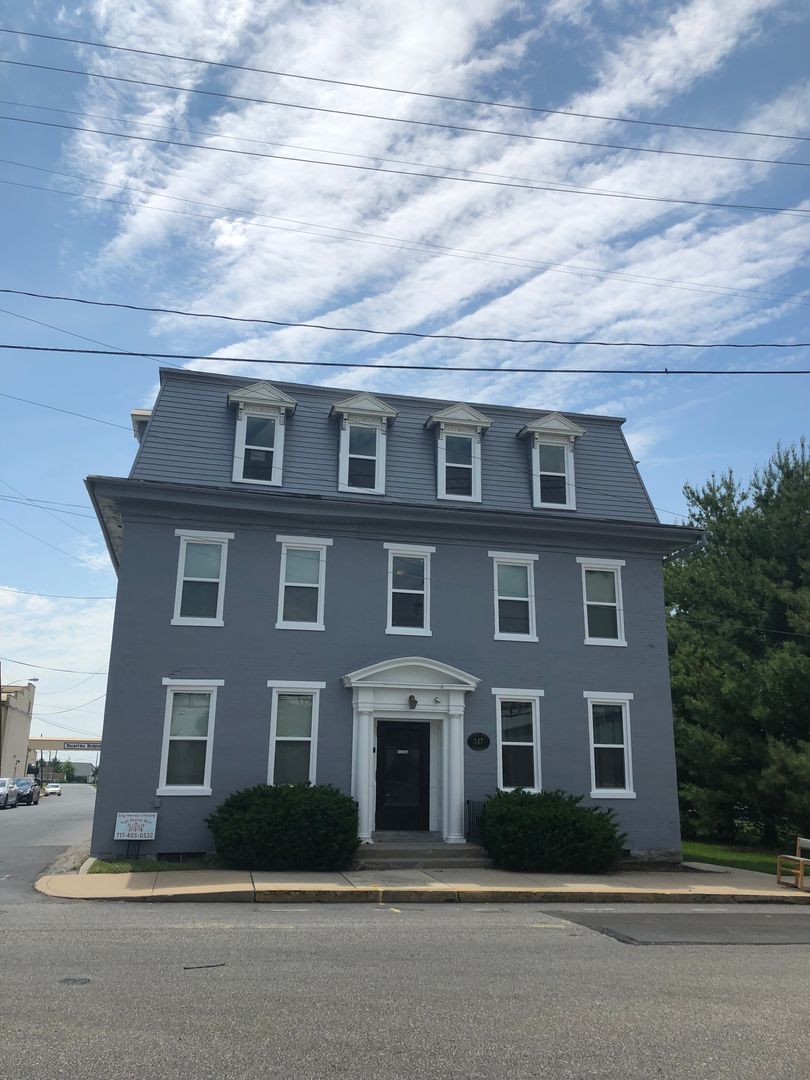 Palmyra Apartment: 347 N Railroad Street