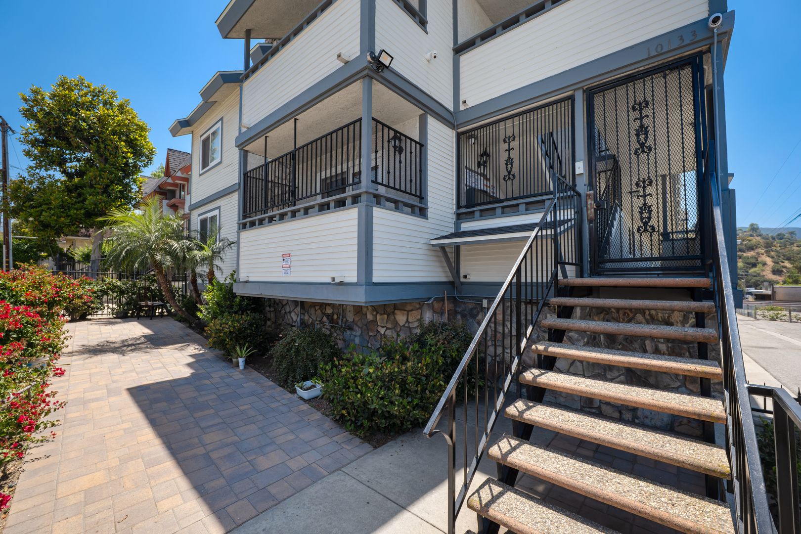 Tujunga Apartment: 10133 Tujunga Canyon Blvd.