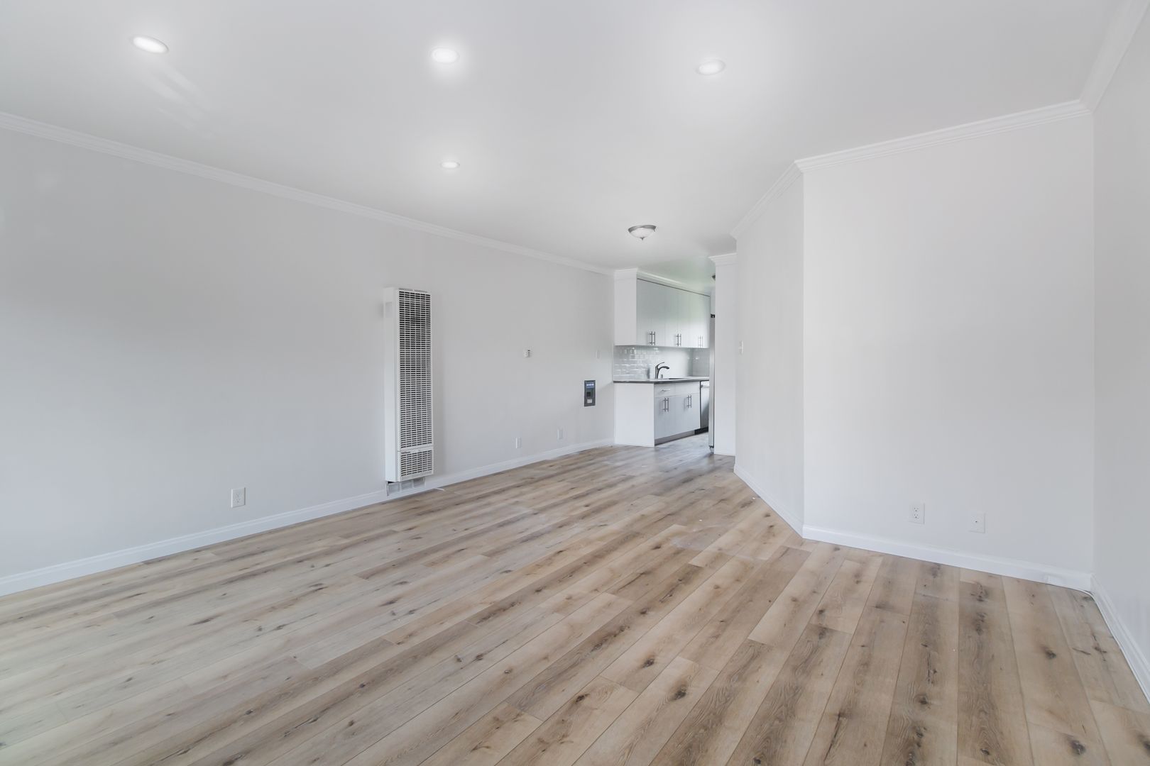 Los Angeles Apartment: 1736 N. Normandie Avenue