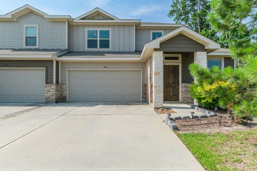 Elegant Home with High-End Finishes, Open Concept, and Prime Location – photo 1