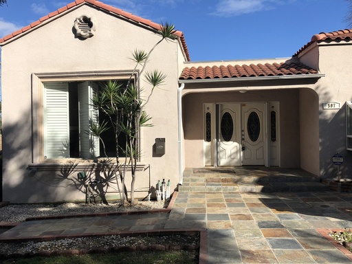 Beautifully Spacious updated 2 bedroom 1 1/2 bath house on S. Glendale hill – photo 1