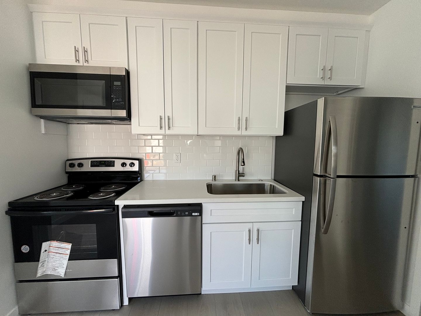 Sunland Apartment: 10313 Eldora Ave