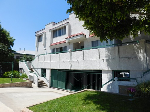 $1000 OFF 1st months rent!! Spacious 2-bedroom, 2-bath, single story apartment in Tujunga!