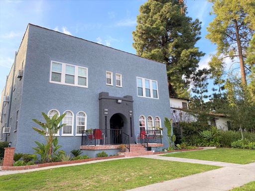 Upstairs 2 Bedroom 1 Bath in Glendale with Washer and Dryer Hook Ups – photo 1