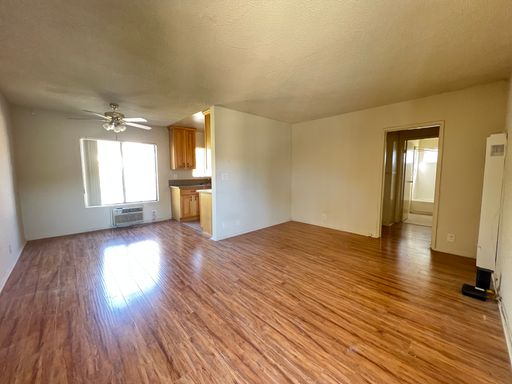 Wyngate #17 - Spacious upstairs 1 bedroom 1 bath apartment
