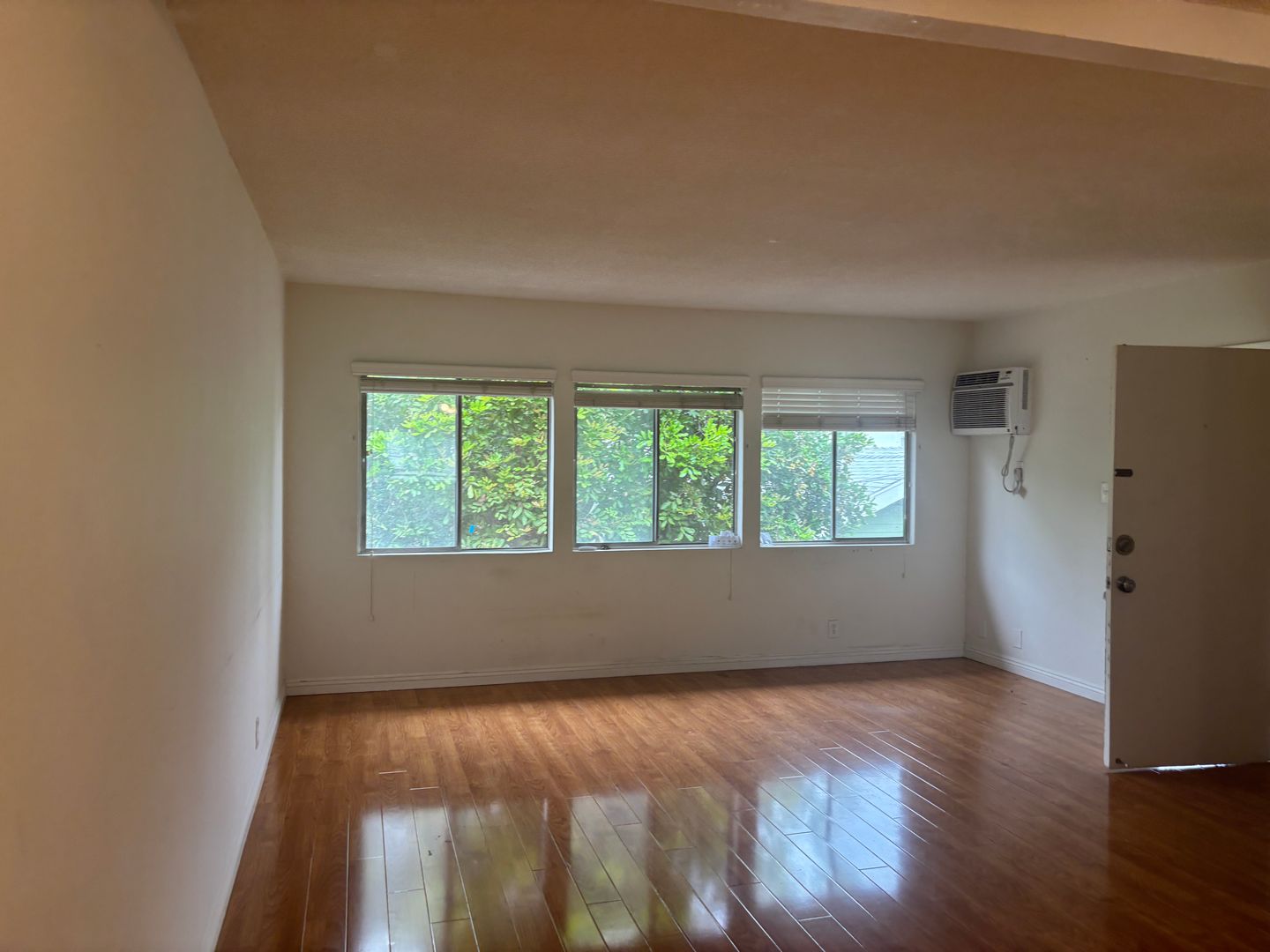 Glendale Apartment: 1147 San Rafael Ave