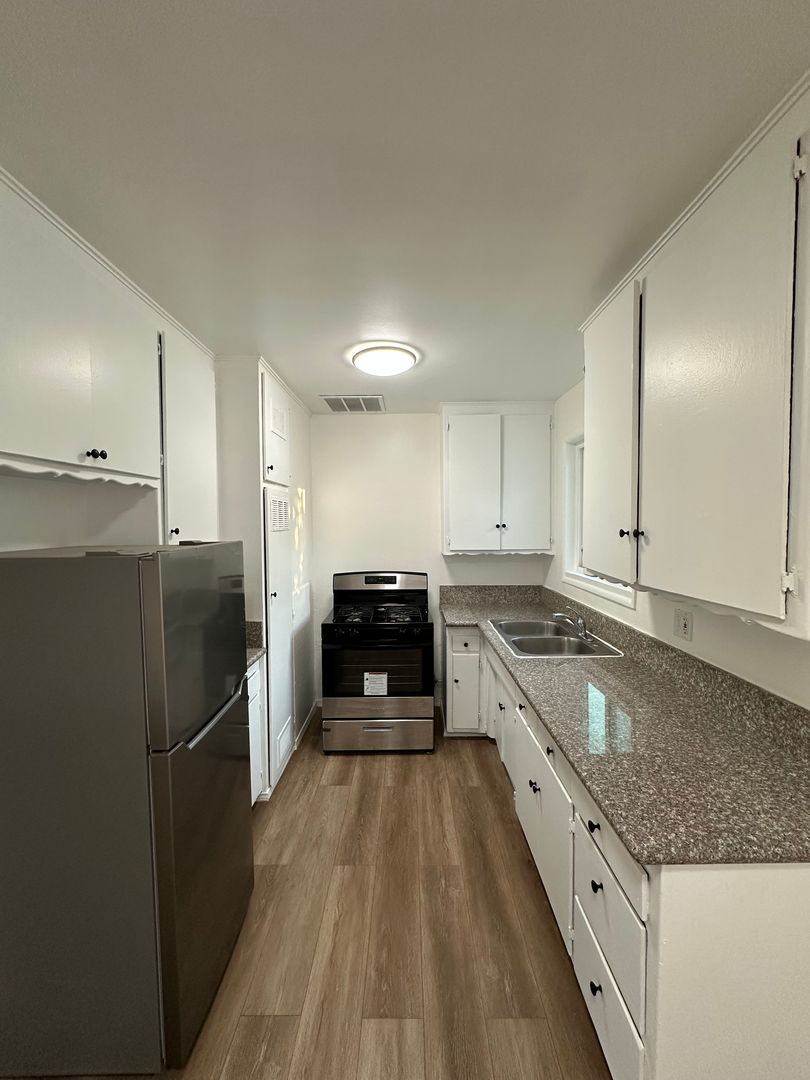 San Fernando Apartment: 13222-13226 Maclay St
