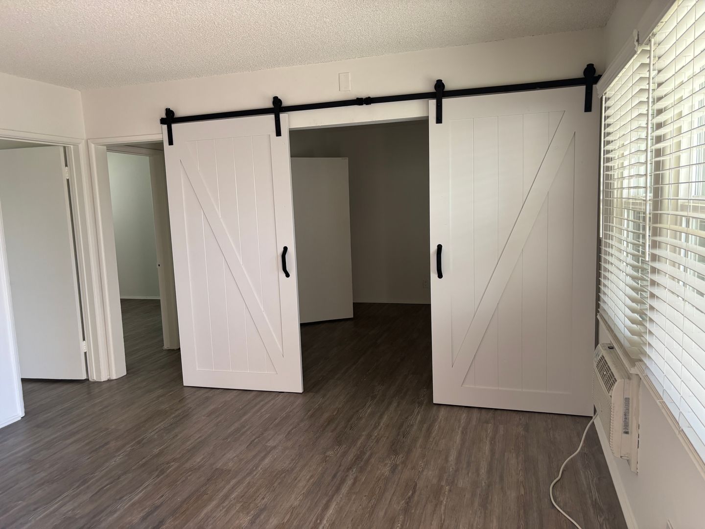 North Hollywood Apartment: 5637 Strohm Avenue