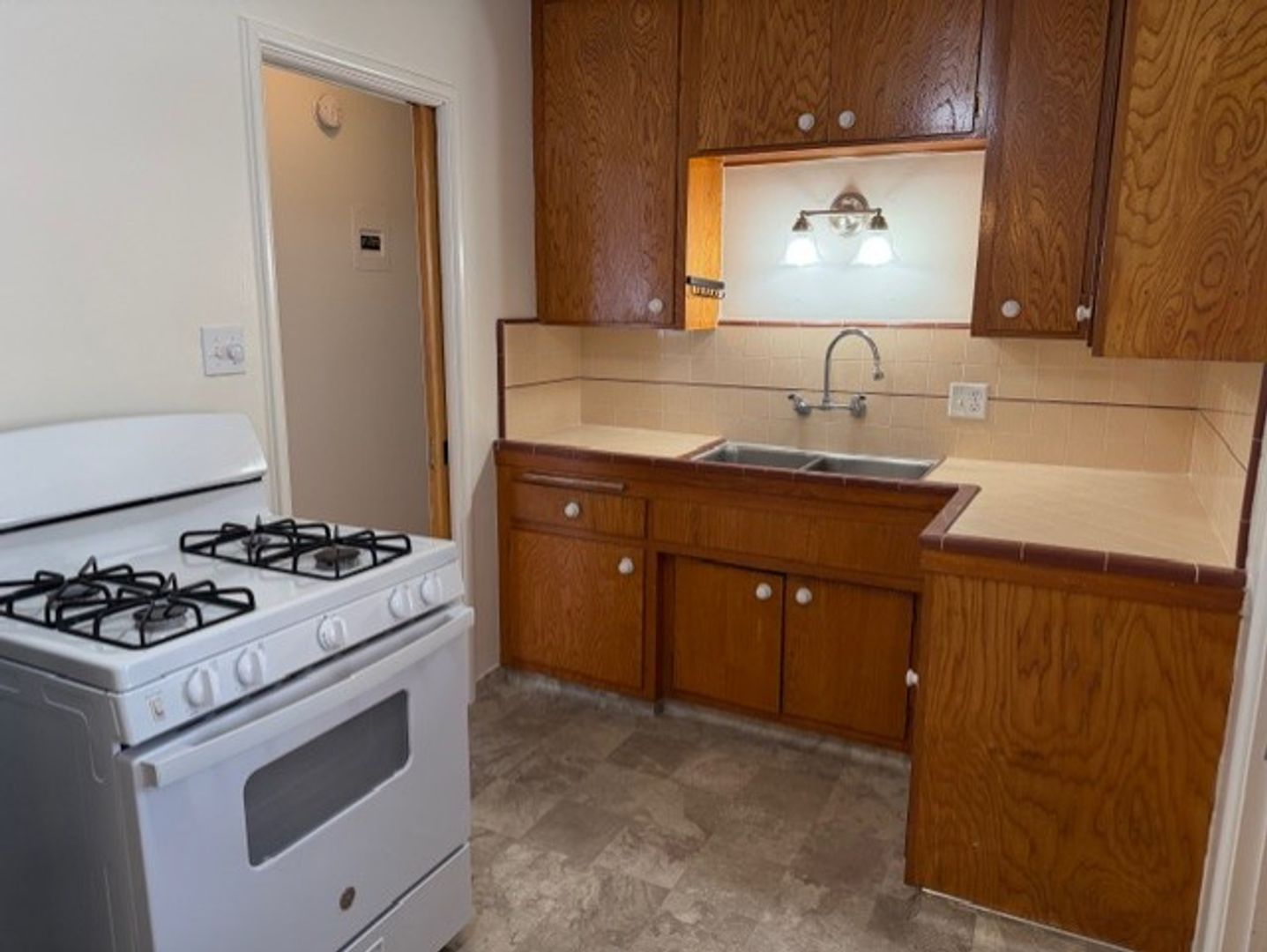 Glendale Apartment: 1055 Thompson Ave