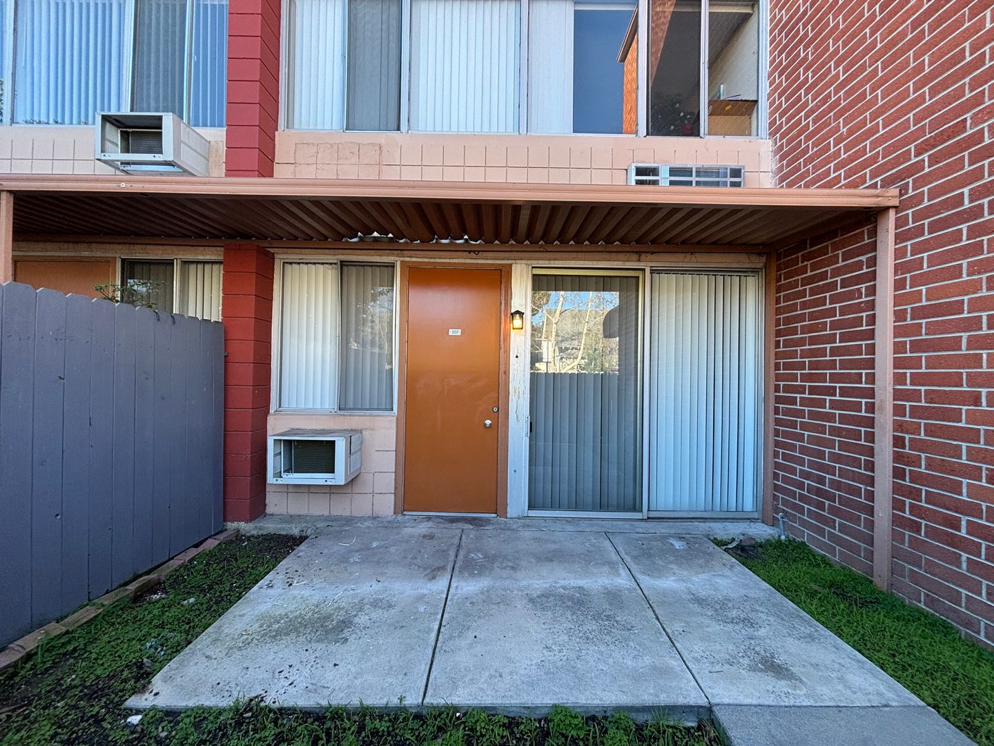 Pasadena Apartment: 650 N Oakland Ave