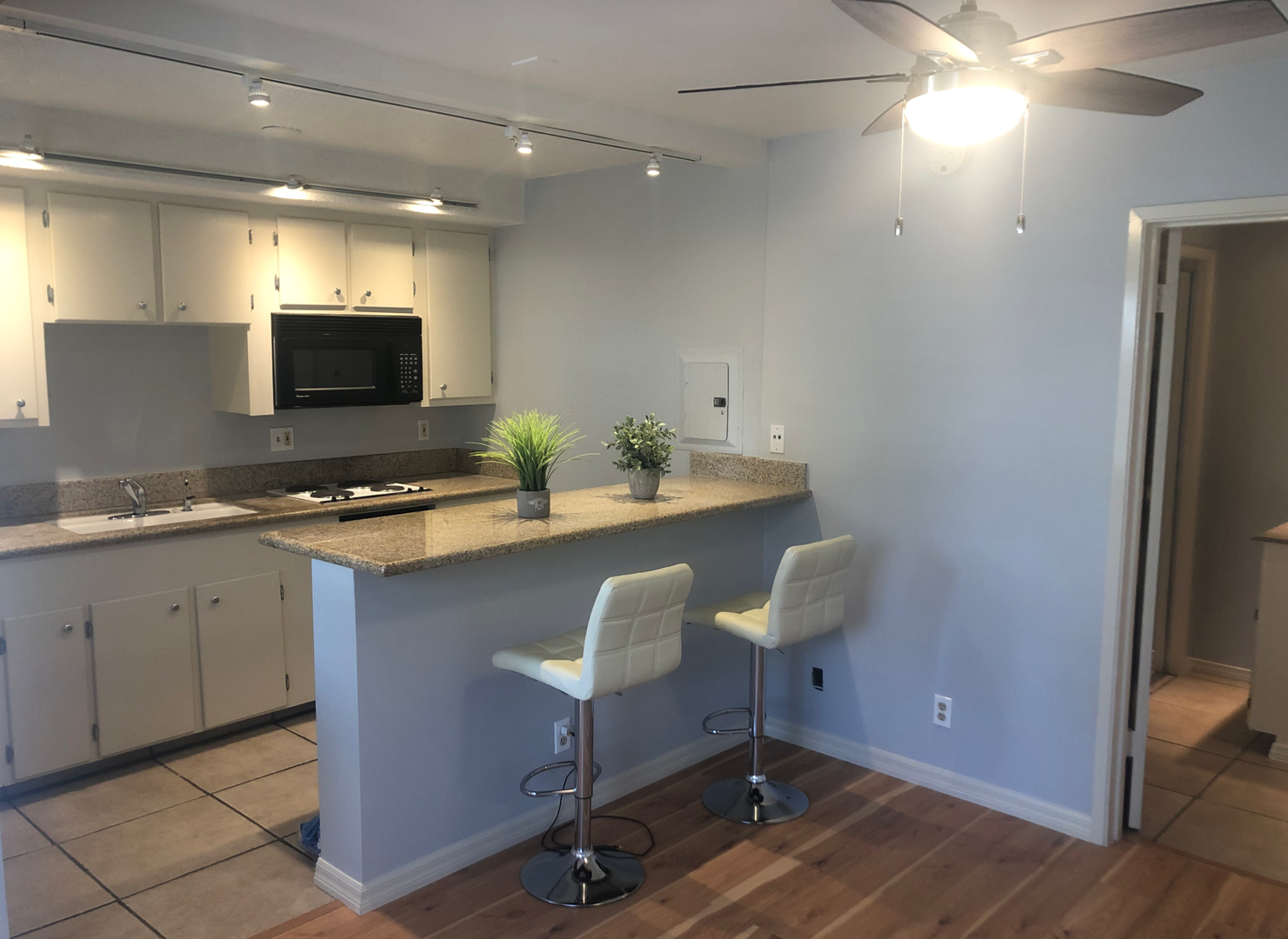 North Hollywood Apartment: 10814-10818 Blix St
