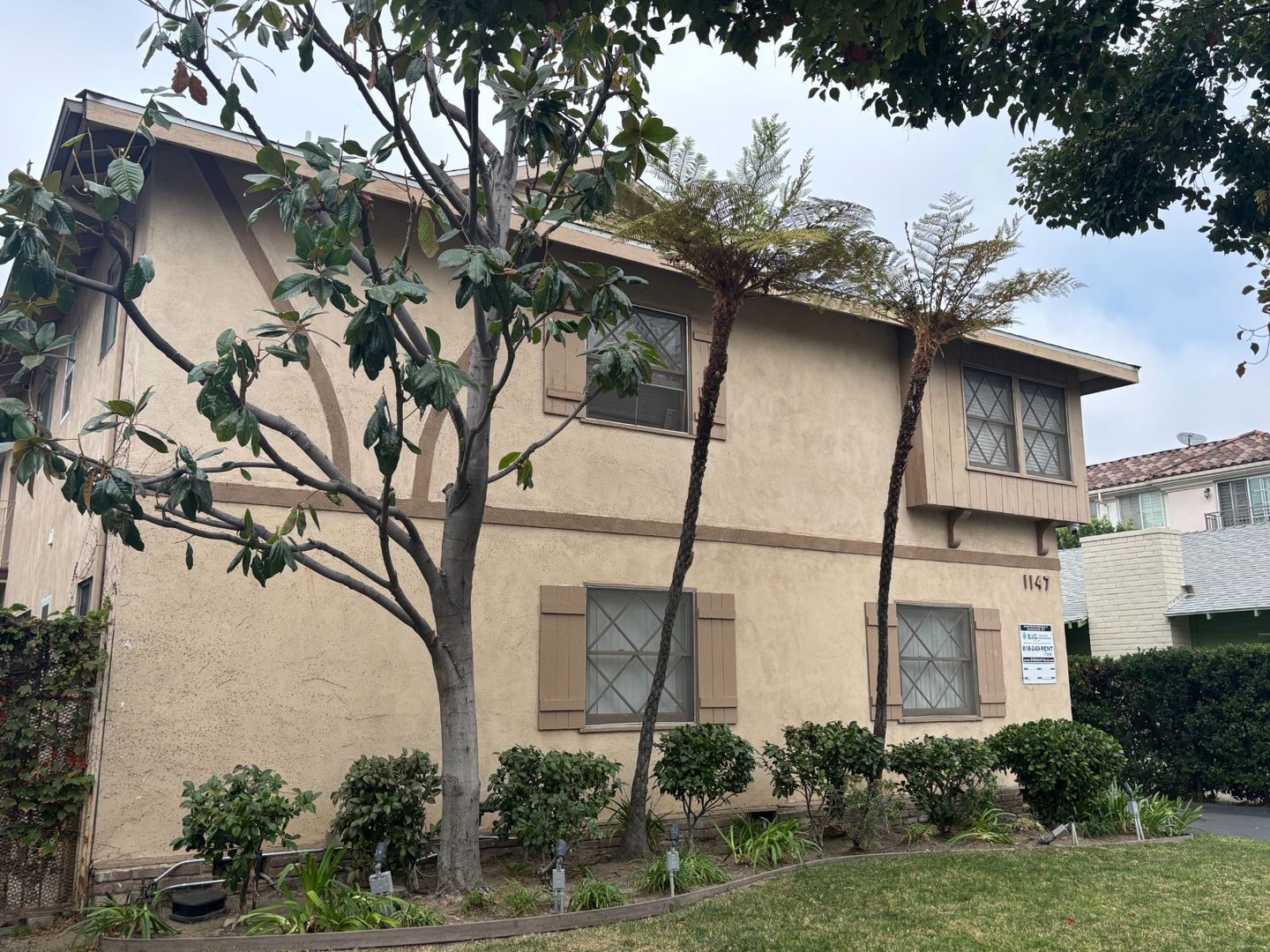 Glendale Apartment: 1147 San Rafael Ave