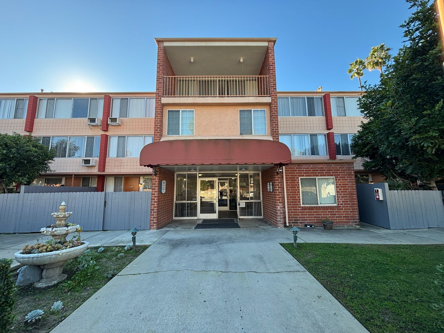 Pasadena Apartment: 650 N Oakland Ave