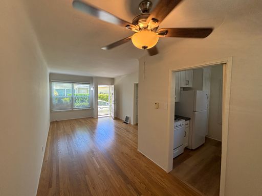 Charming Bright-Light 1 bedroom 1 bath apartment in a quaint building above Glenoaks – photo 1