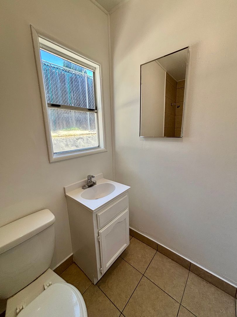 Tujunga Apartment: 7529 Foothill Blvd