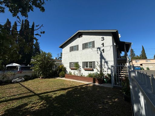 COMING SOON!! Charming 2-bedroom, 1-bath NEWLY updated apt in San Fernando fourplex!