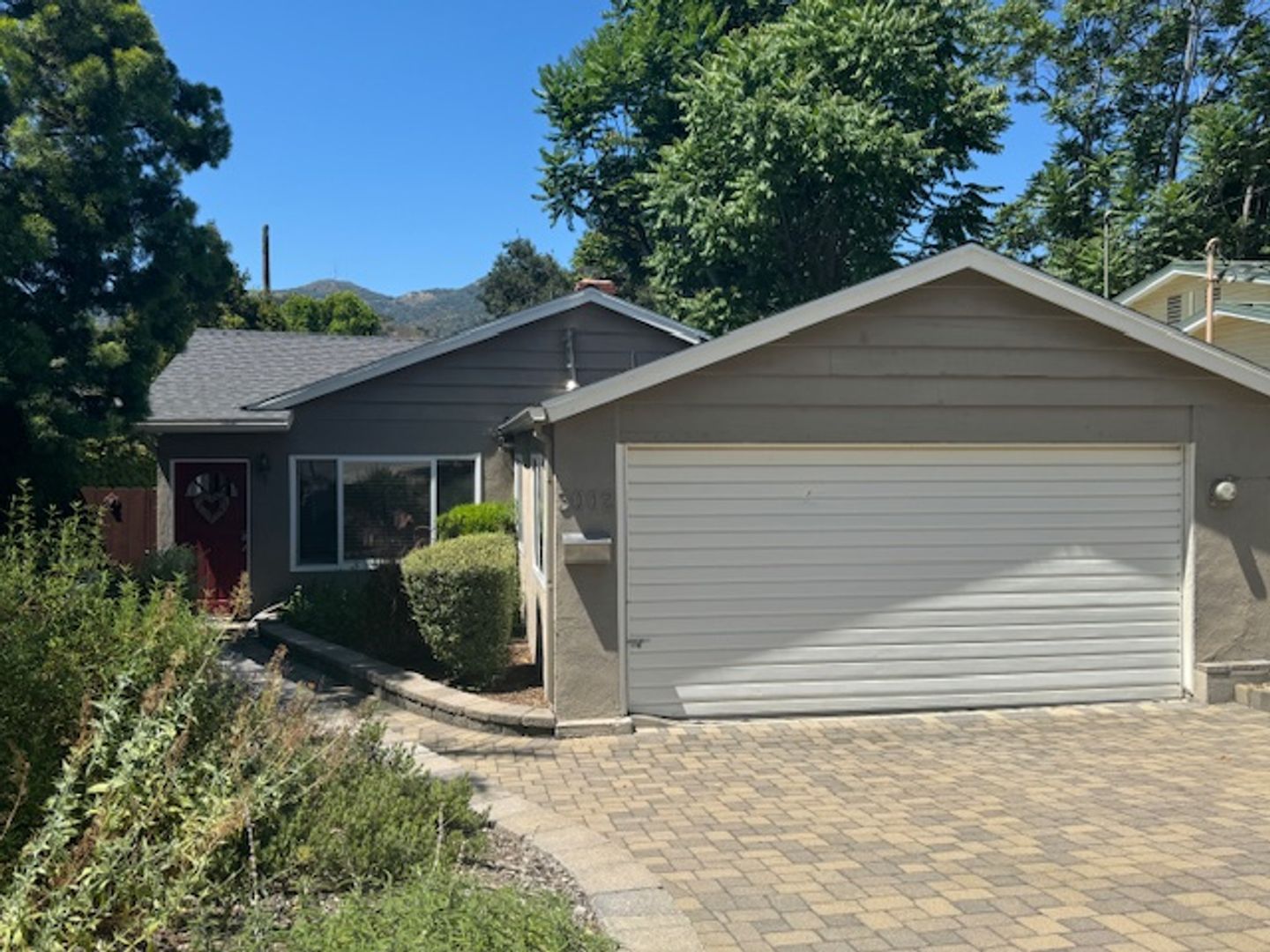 La Crescenta House: 3002 Manhattan Ave