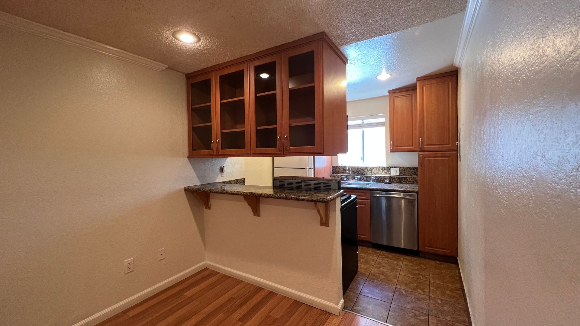 Sunland Apartment: 10635 Sherman Grove Ave