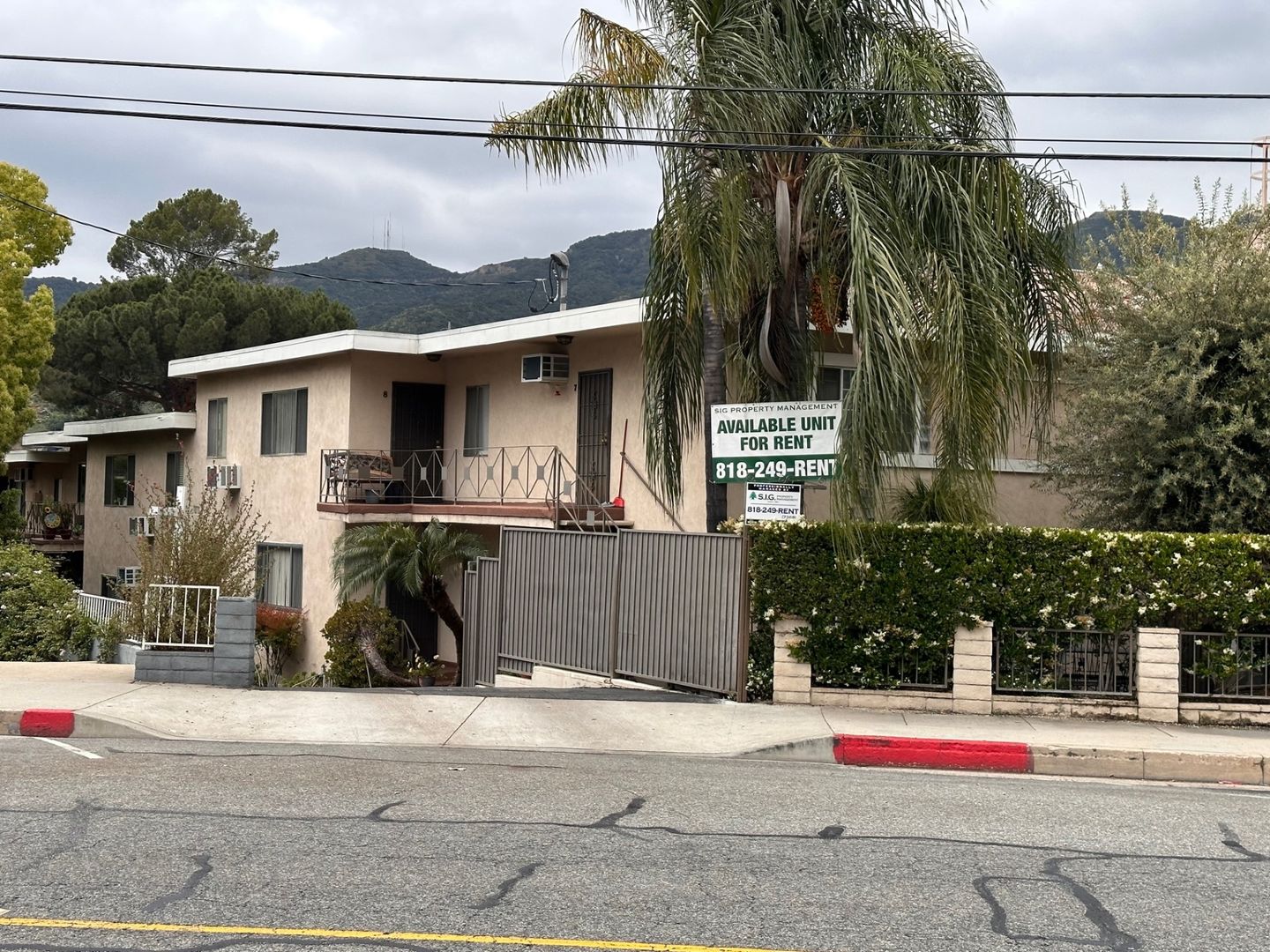 La Crescenta Apartment: 3104 Montrose Ave