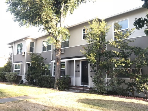 Bright and airy second floor studio in great Glendale location – photo 1