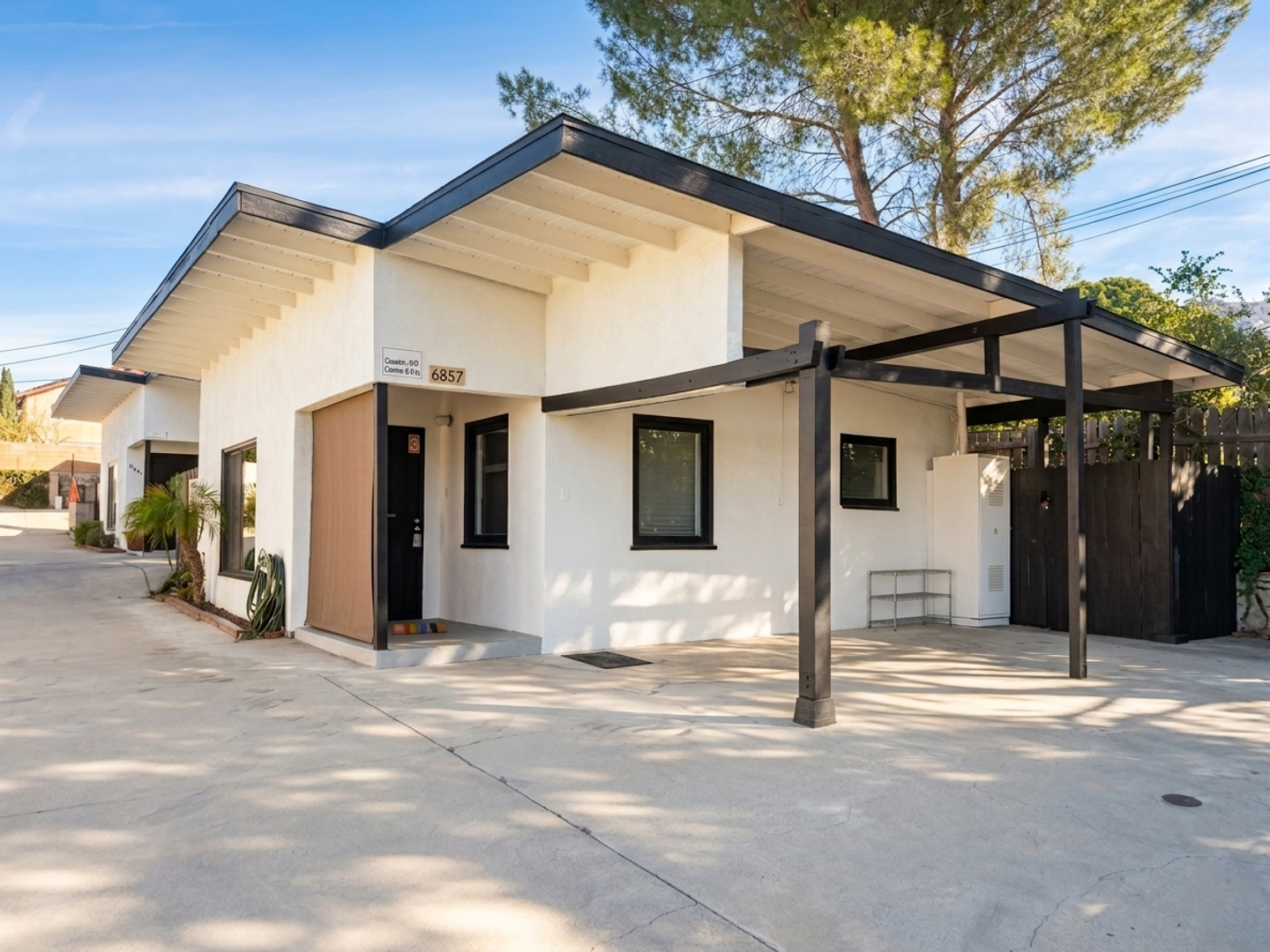 Tujunga Apartment: 6901 Valmont St