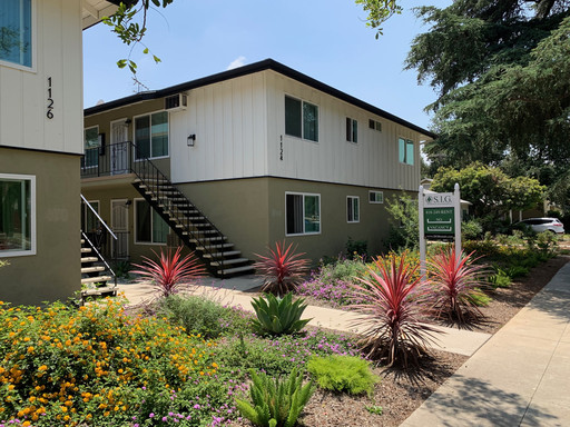 1 Bedroom 1 Bathroom Upstairs Unit in Glendale – photo 1