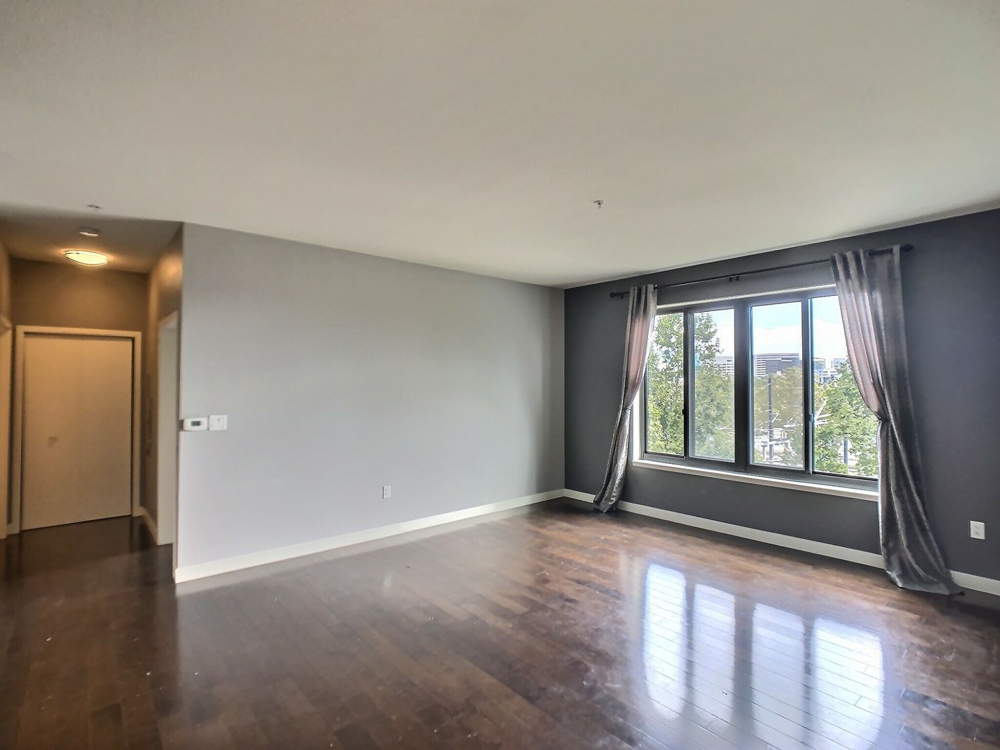 FANTASTIC VIEWS OF DOWNTOWN SAN JOSE FROM THIS MODERN 2 BEDROOM FLAT AT PLANT 51