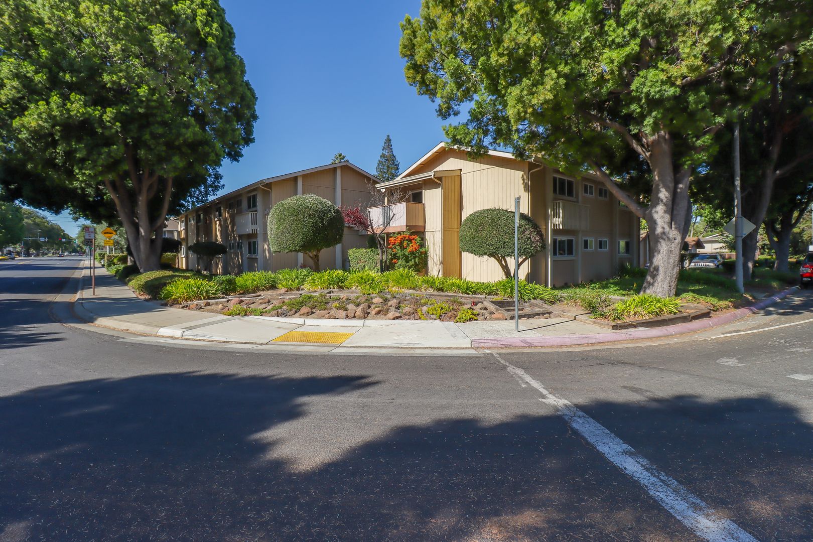 Sunnyvale Apartment: 245 W California Ave