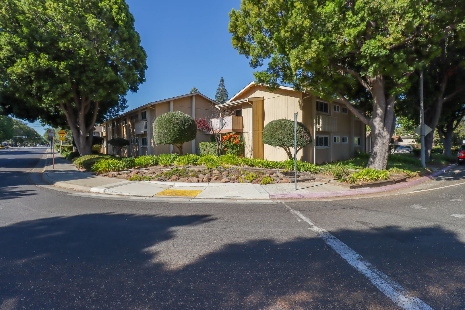 Sunnyvale Apartment: 245 W California Ave