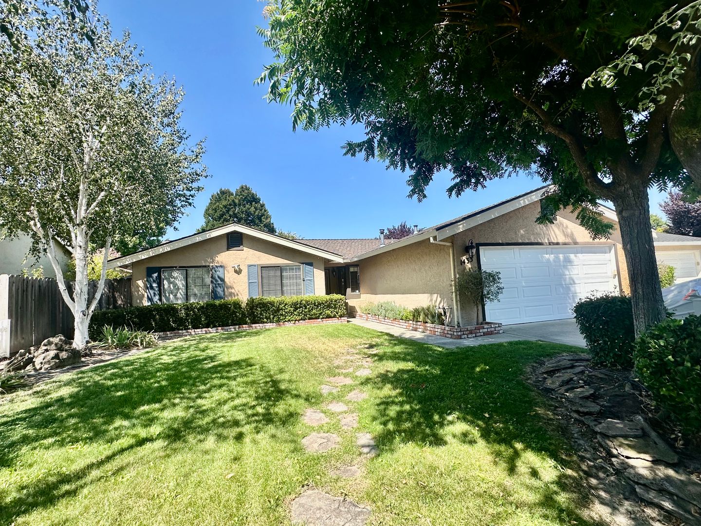 Gilroy House: 1433 Bay Tree