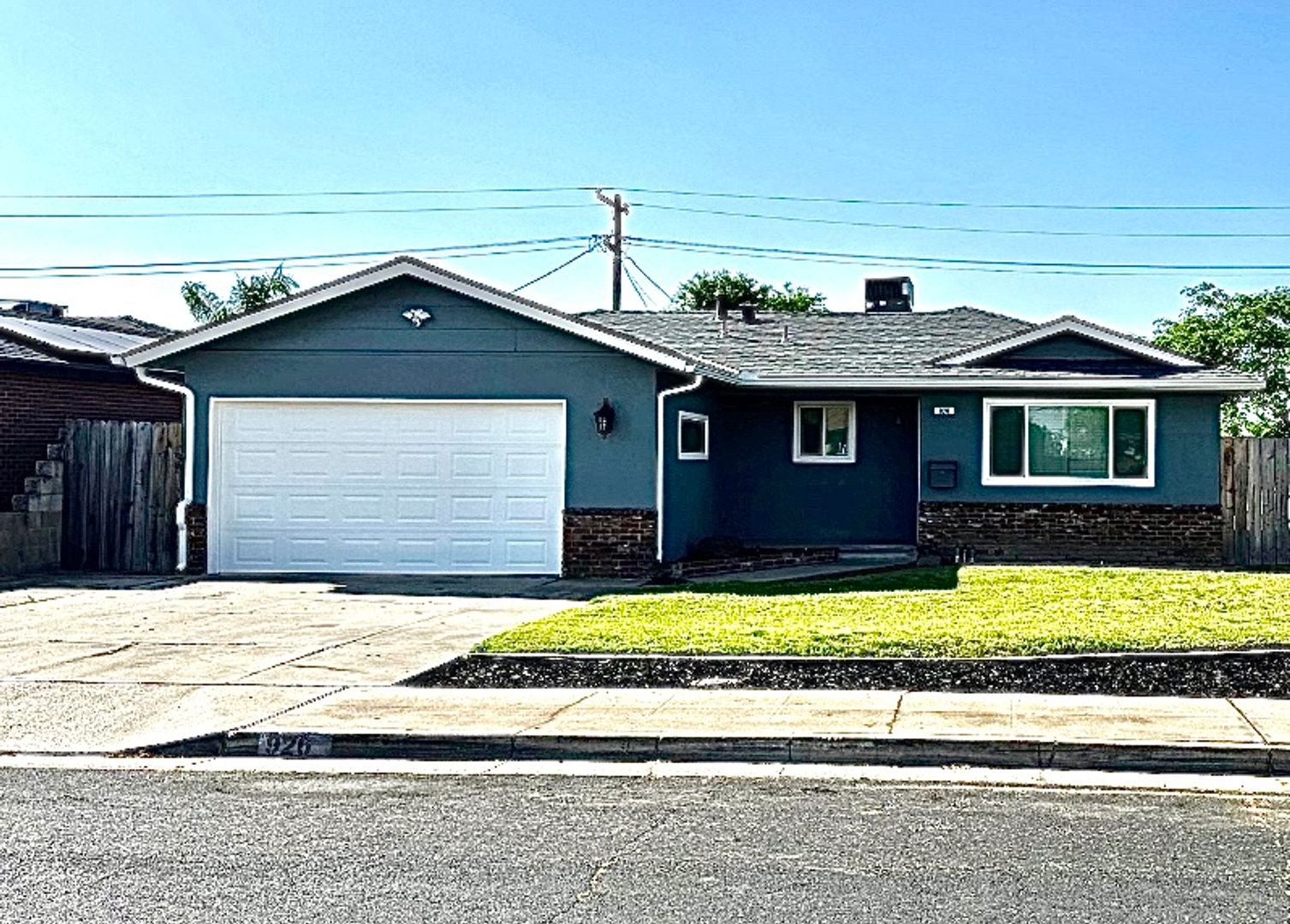 Clovis House: 926 W Rialto Ave