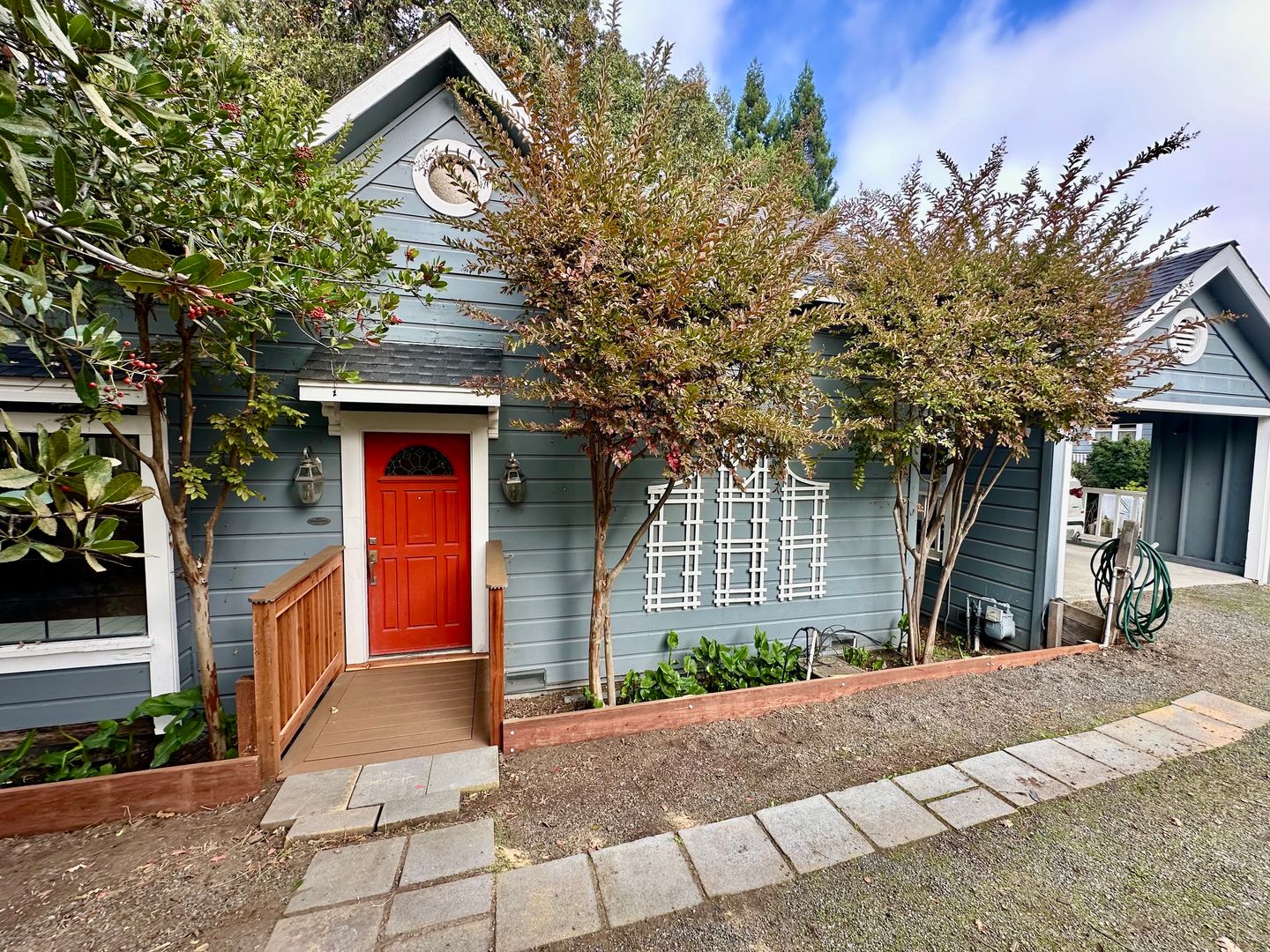 Saratoga House: 14075 Saratoga Ave