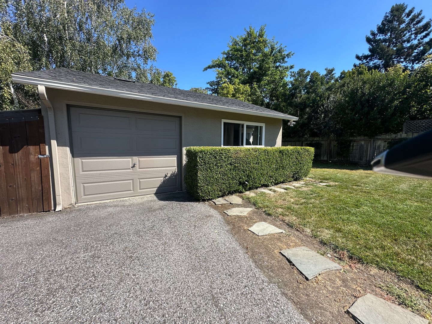 Menlo Park House: 2111-A Oakley Avenue