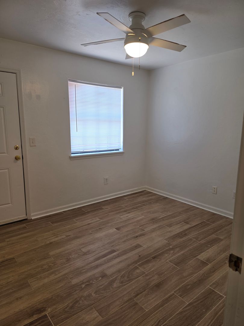 2350 Hartsfield Way 4 of 11