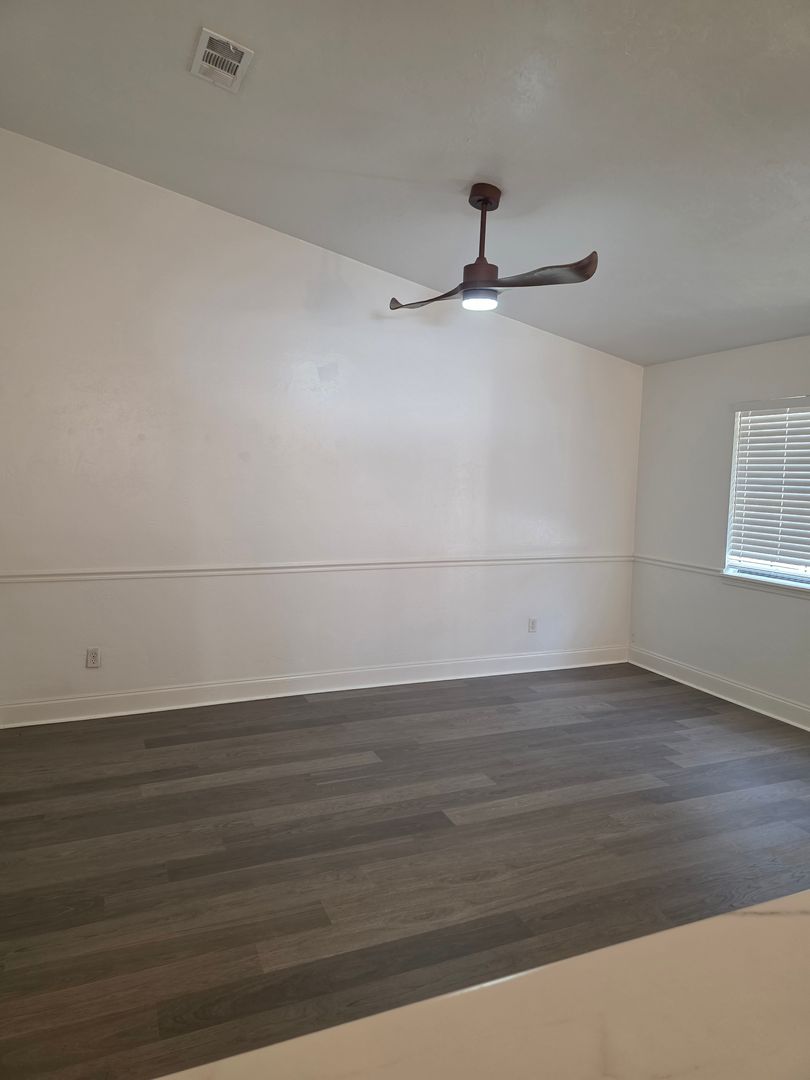 2350 Hartsfield Way 3 of 11