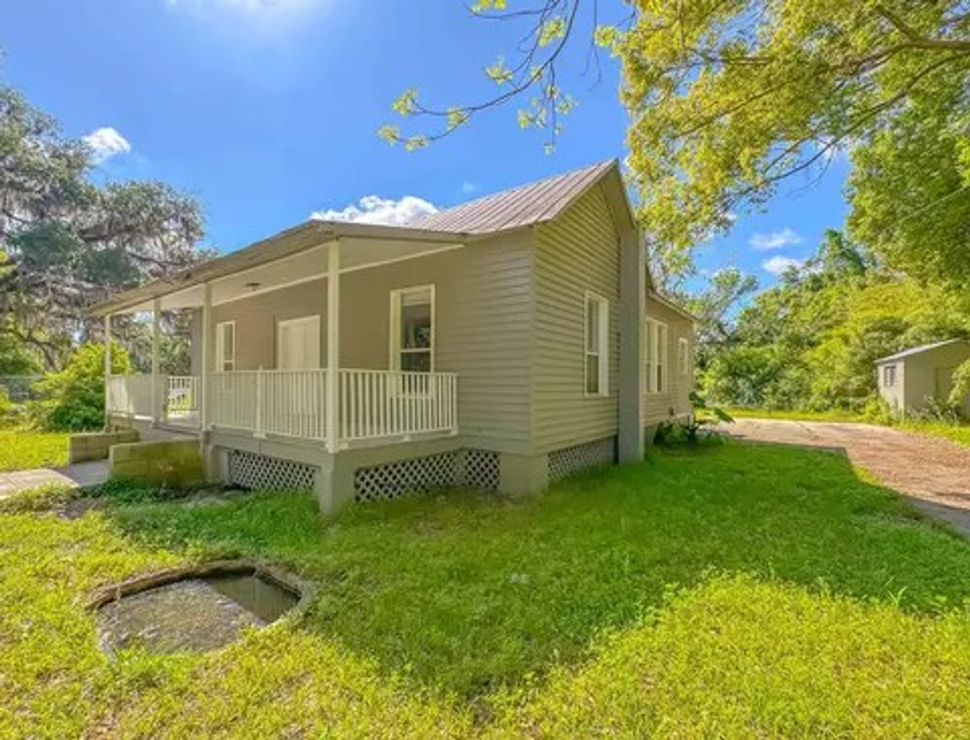 Monticello House: 575 E Palmer Mill Rd