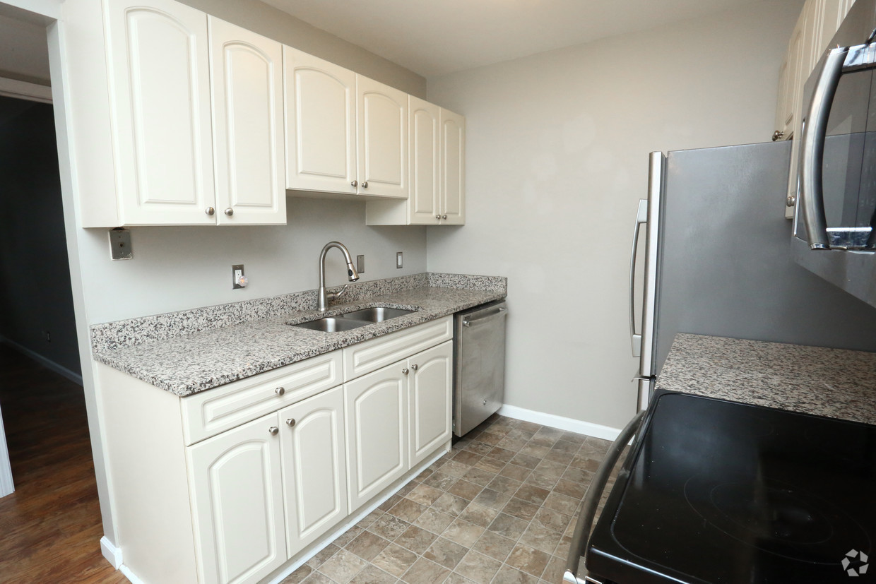 Fenton Apartment: 205 Trealout Drive